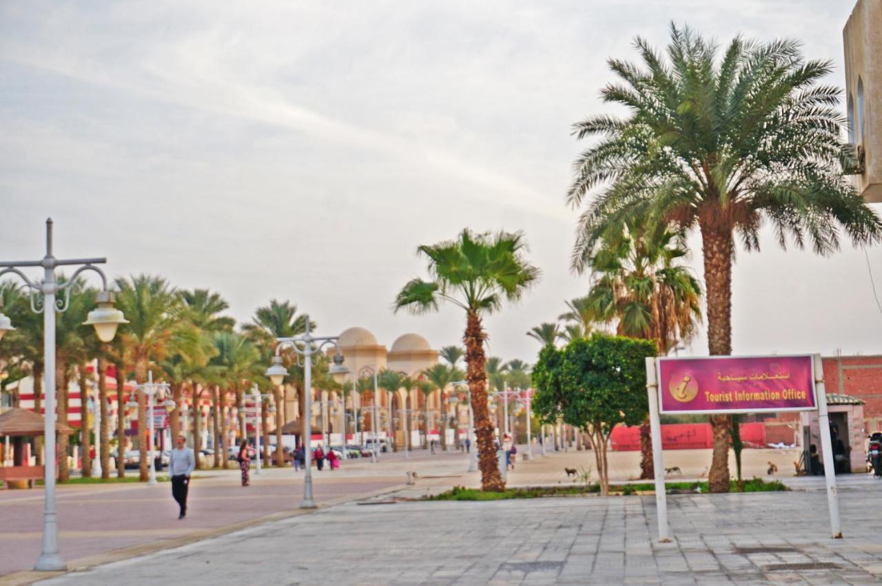 Modern Mountain View On The Touristic Promenade Hurghada Exterior photo