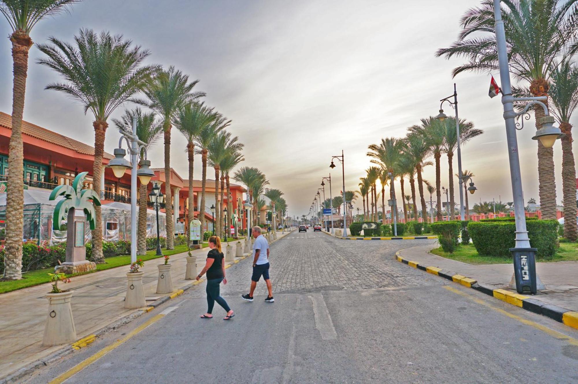 Modern Mountain View On The Touristic Promenade Hurghada Exterior photo