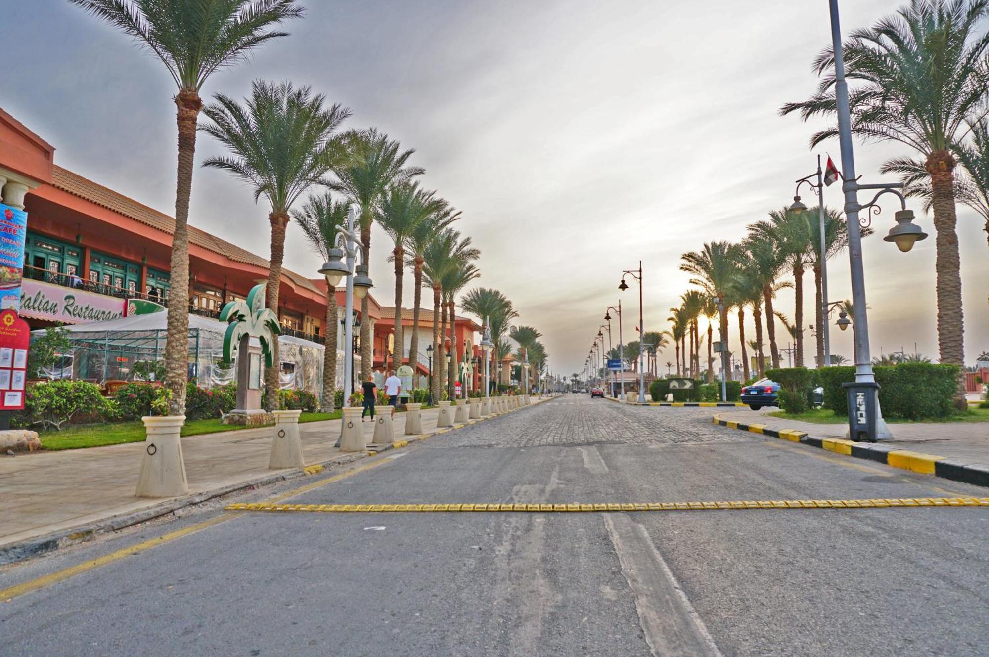 Modern Mountain View On The Touristic Promenade Hurghada Exterior photo